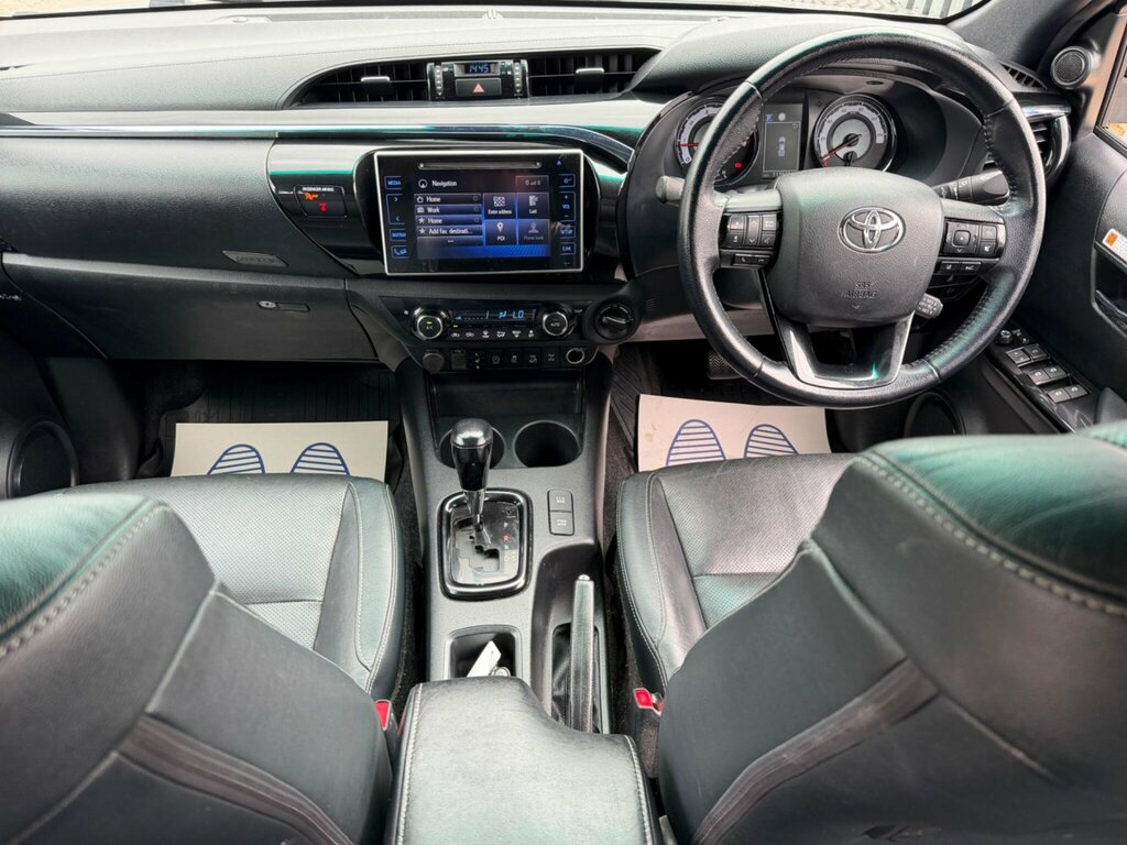 Toyota HILUX 2.4 D-4d Active White #21