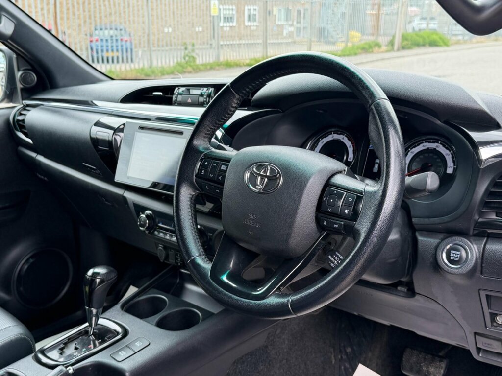 Toyota HILUX 2.4 D-4d Active White #15