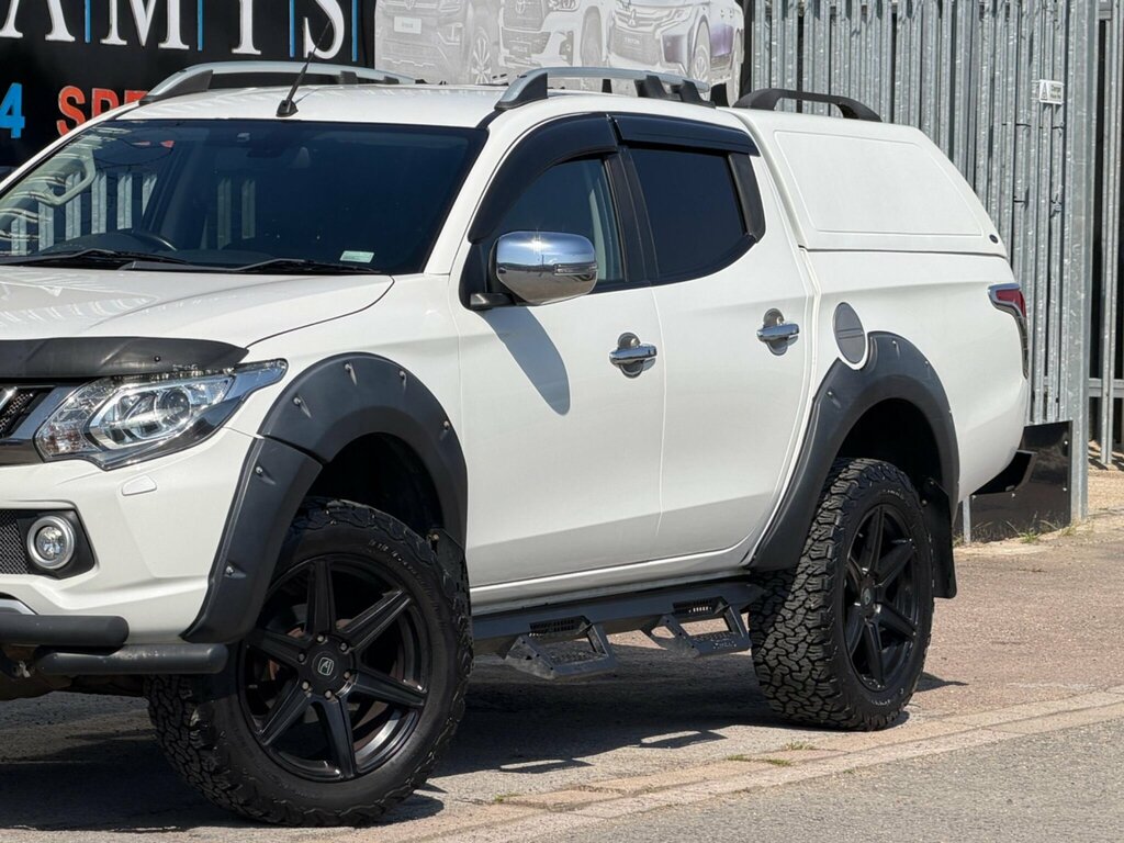 Mitsubishi L200 2.4 Di-d Dc Barbarian 4Wd Euro 6 White #3