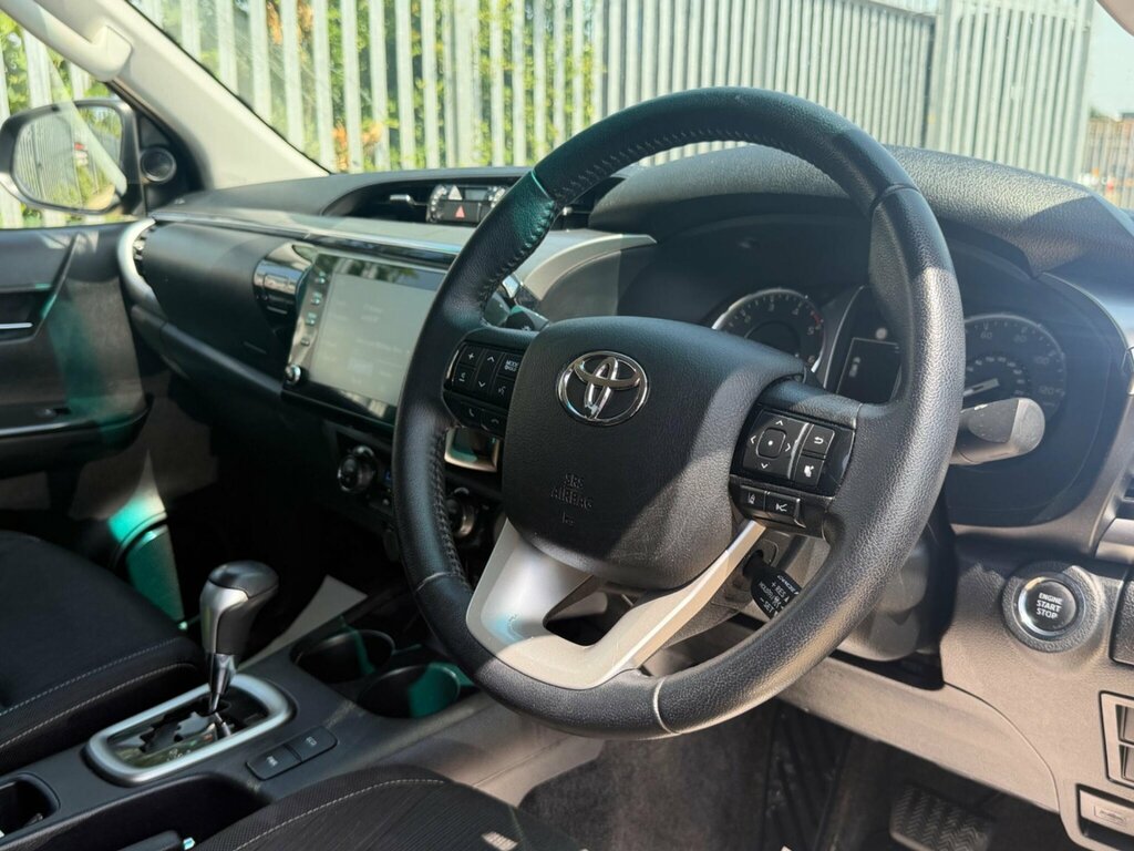 Toyota HILUX 2.4 D-4d Active White #12
