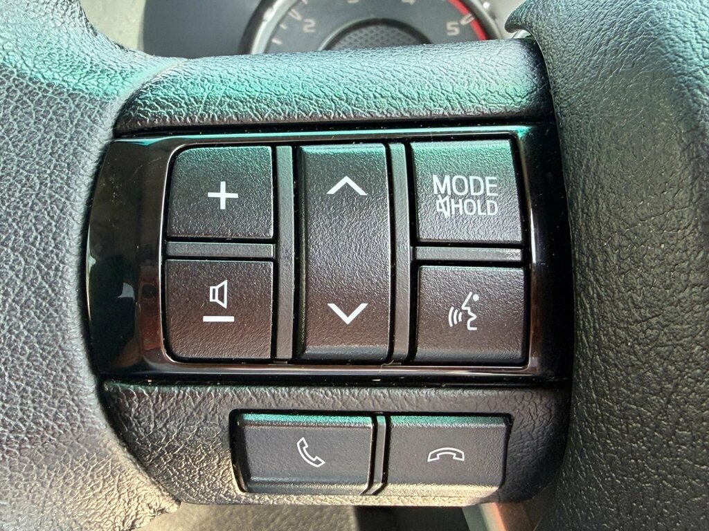 Toyota HILUX 2.4 D-4d Active White #21