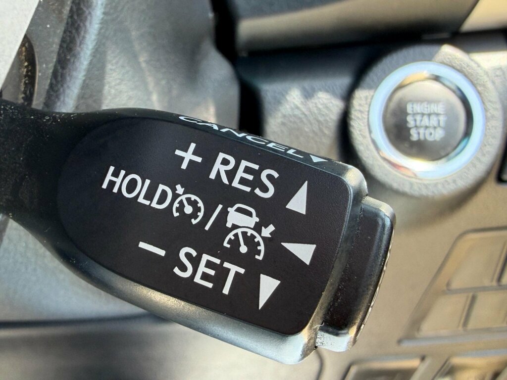 Toyota HILUX 2.4 D-4d Active White #23