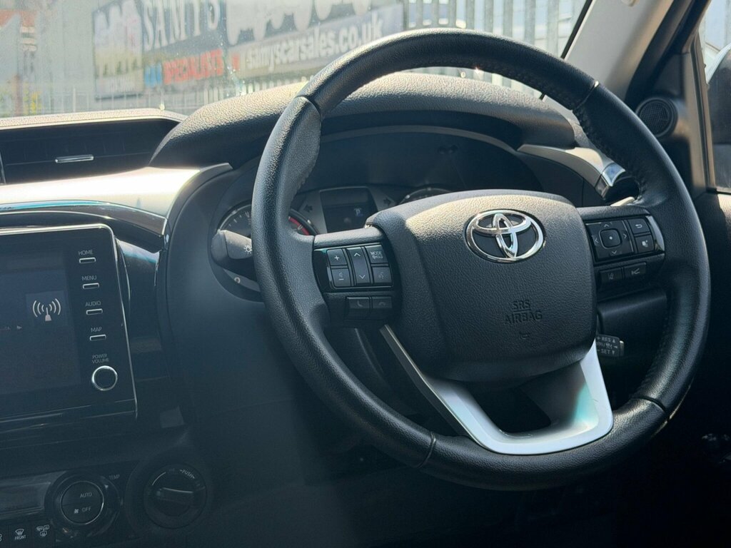 Toyota HILUX 2.4 D-4d Active White #29