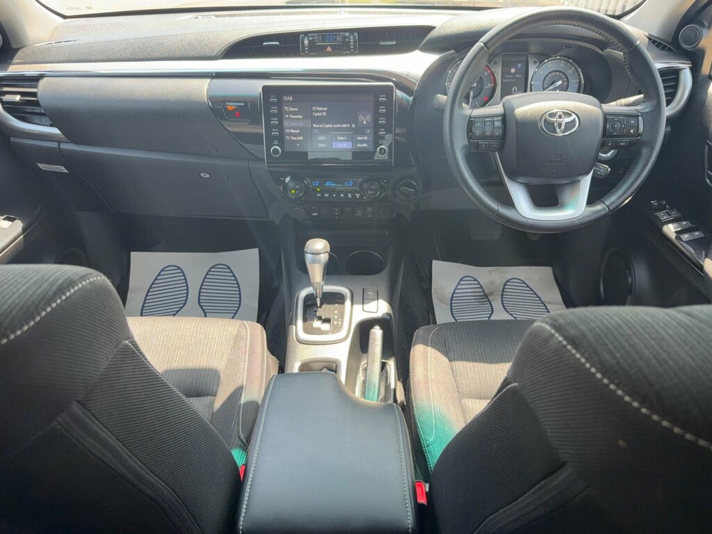 Toyota HILUX 2.4 D-4d Active White #27