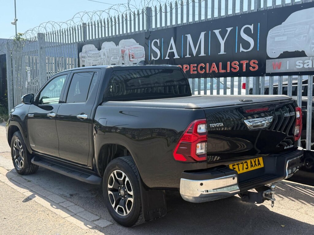 Toyota HILUX 2.4 D-4d Active White #32