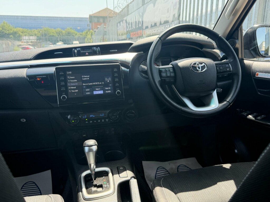 Toyota HILUX 2.4 D-4d Active White #28