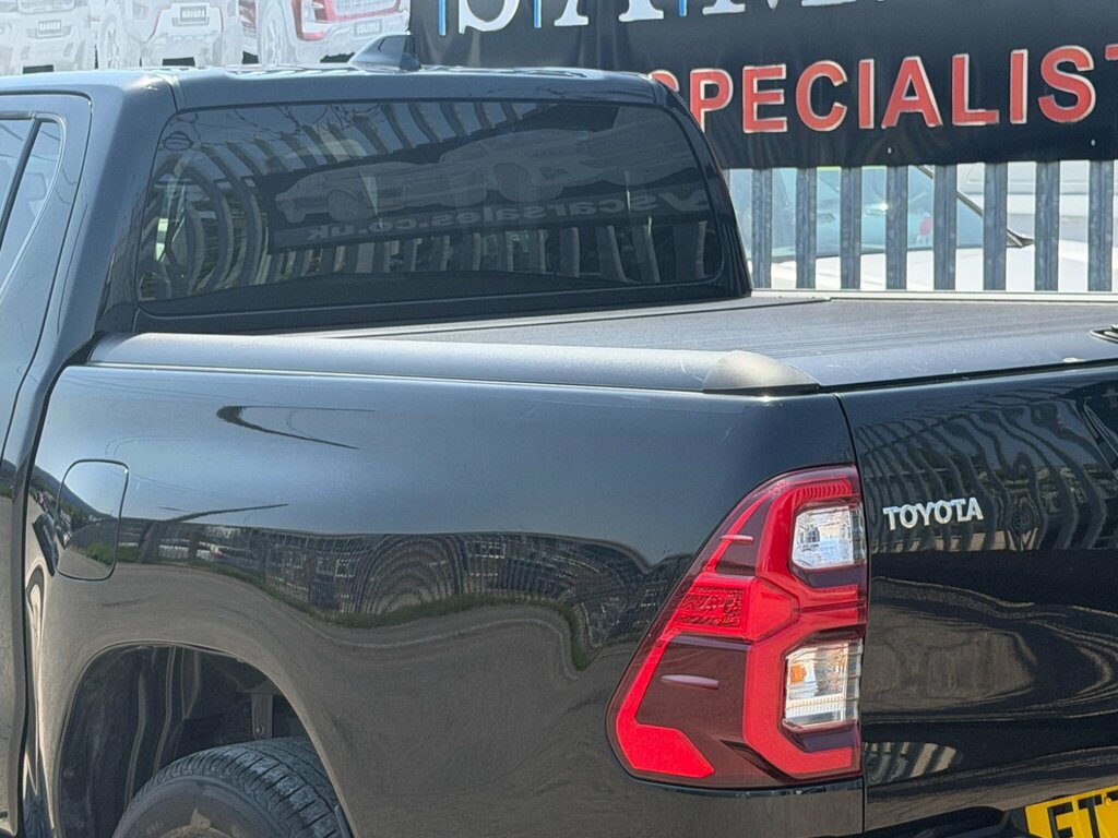 Toyota HILUX 2.4 D-4d Active White #11