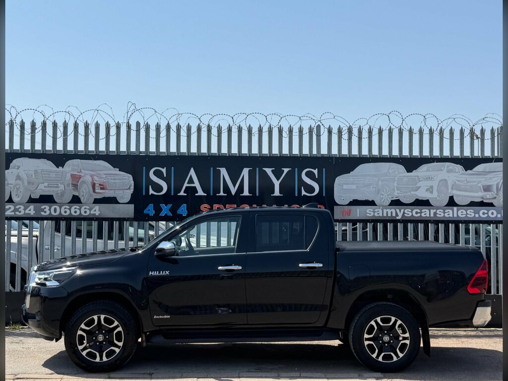Toyota HILUX 2.4 D-4d Active White #9