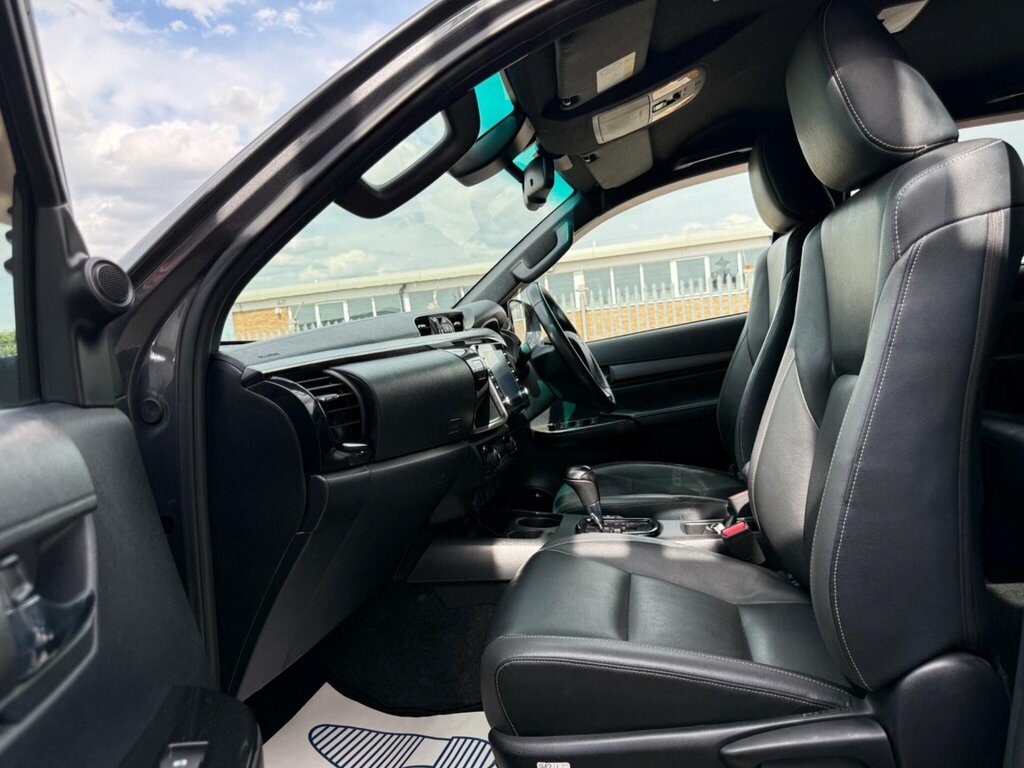 Toyota HILUX 2.8 D-4d Invincible X Double Cab Pickup 4Wd E Silver #11