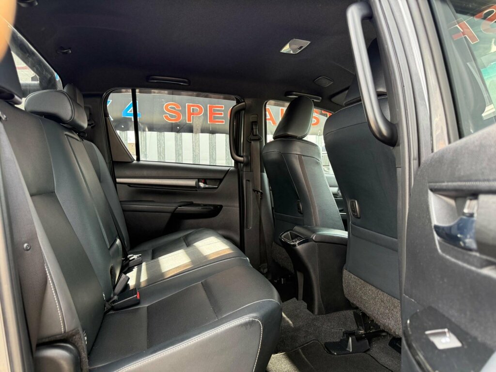 Toyota HILUX 2.8 D-4d Invincible X Double Cab Pickup 4Wd E Silver #10
