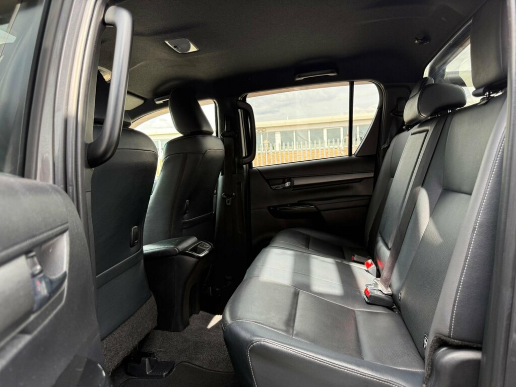 Toyota HILUX 2.8 D-4d Invincible X Double Cab Pickup 4Wd E Silver #12
