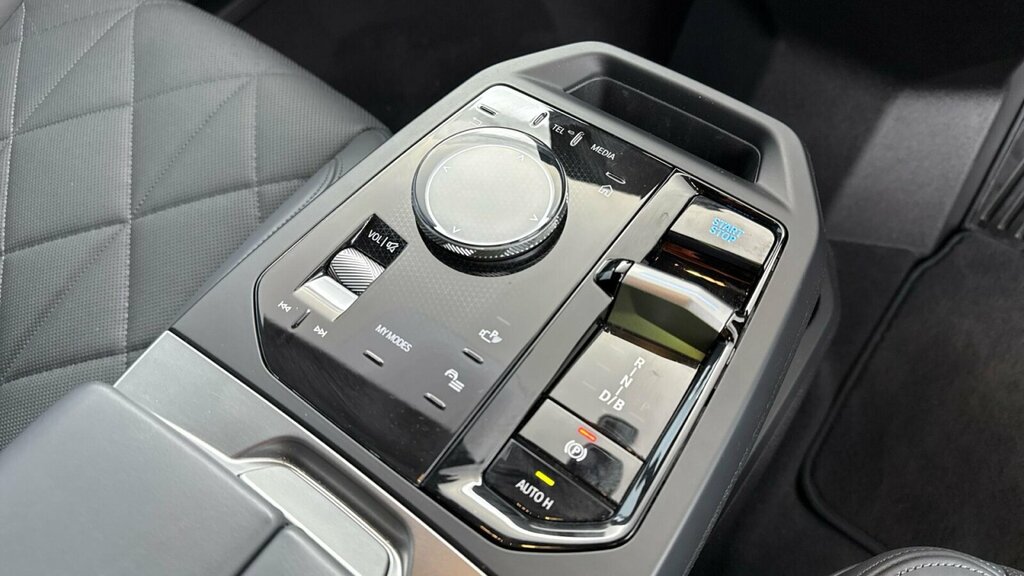 BMW iX Xdrive45 M Sport Black #19
