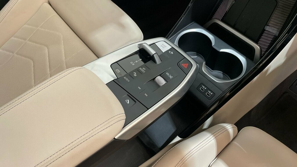 BMW iX1 150Kw Edrive20 Shadow Edition 65Kwh Black #16