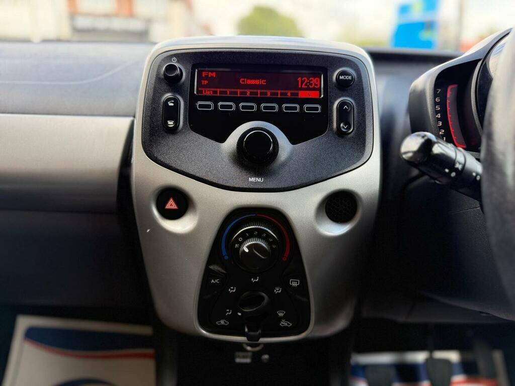 Toyota Aygo 1.0 Vvt-i X-play Hatchback Euro White #35
