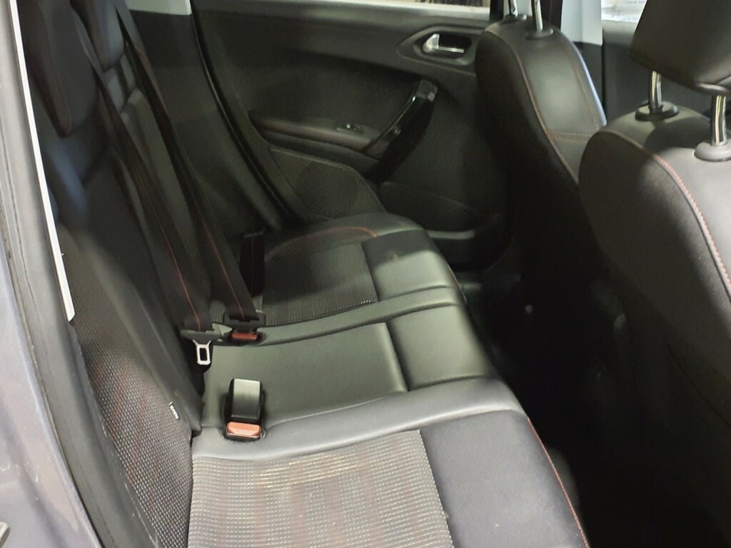 Peugeot 2008 1.6 Bluehdi Gt Line Grey #6
