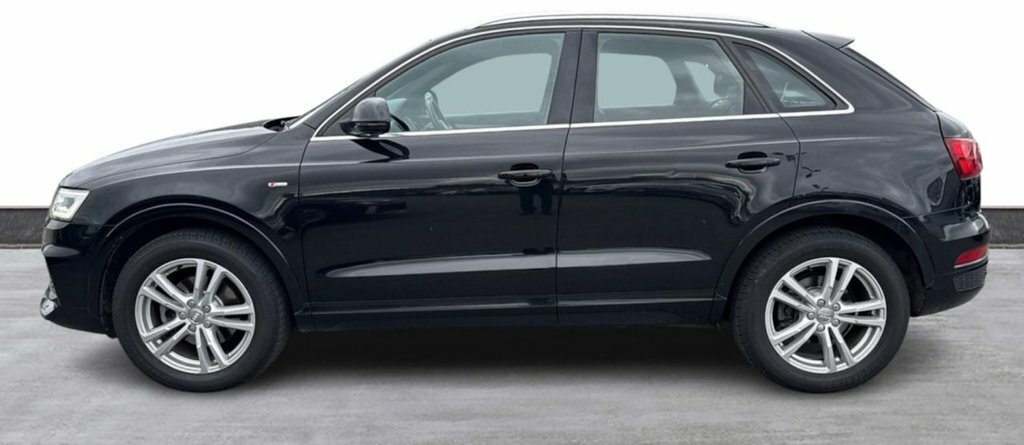 Audi Q3 2L S Line Edition Black #5
