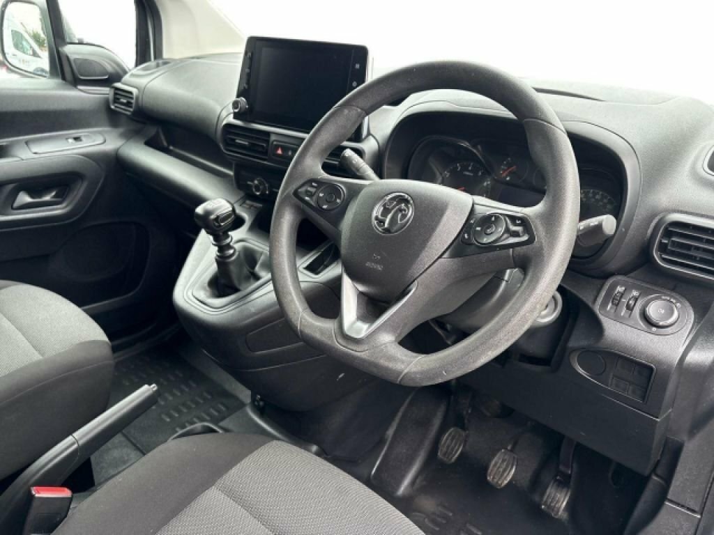 Vauxhall Combo 1.5L Prime 6Dr DV24SZC White #3