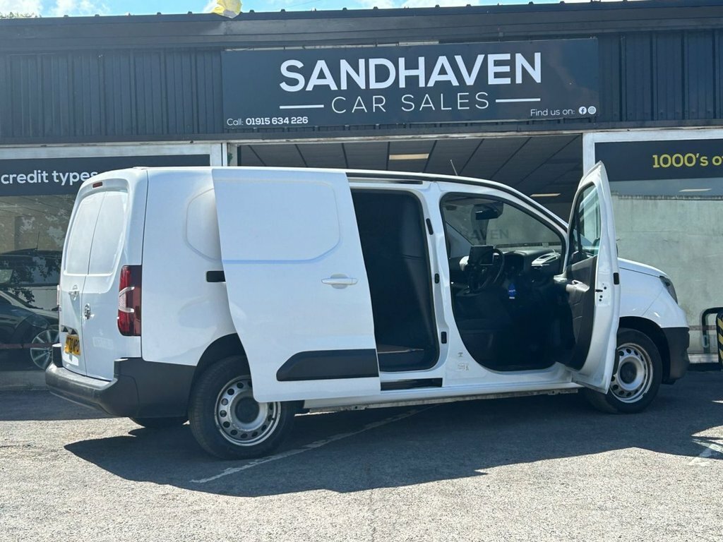 Vauxhall Combo 1.5L Edition White #6