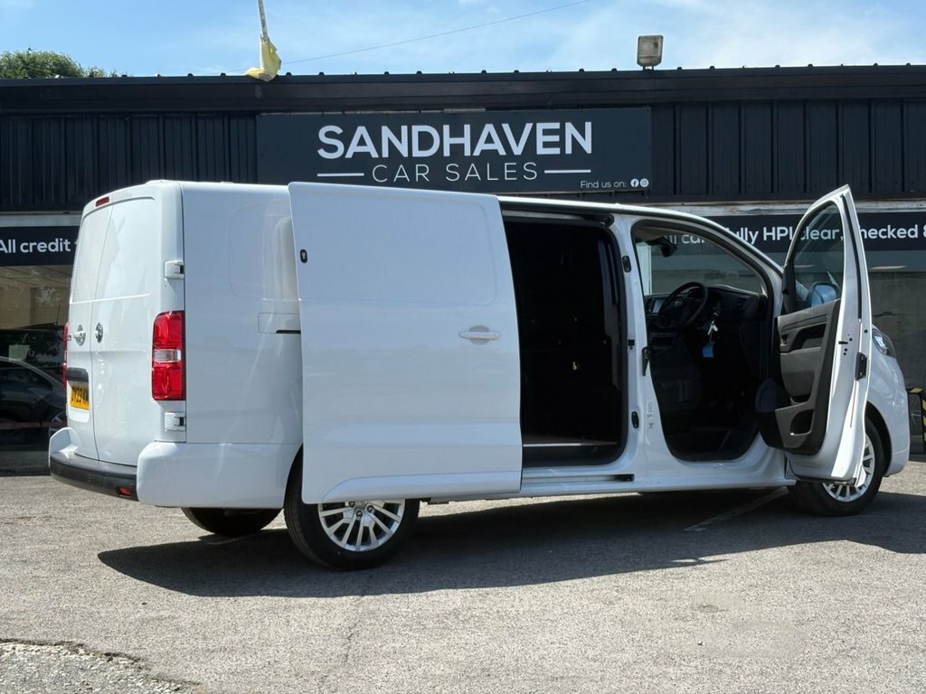 Vauxhall Vivaro 1.5L Pro 6Dr White #6
