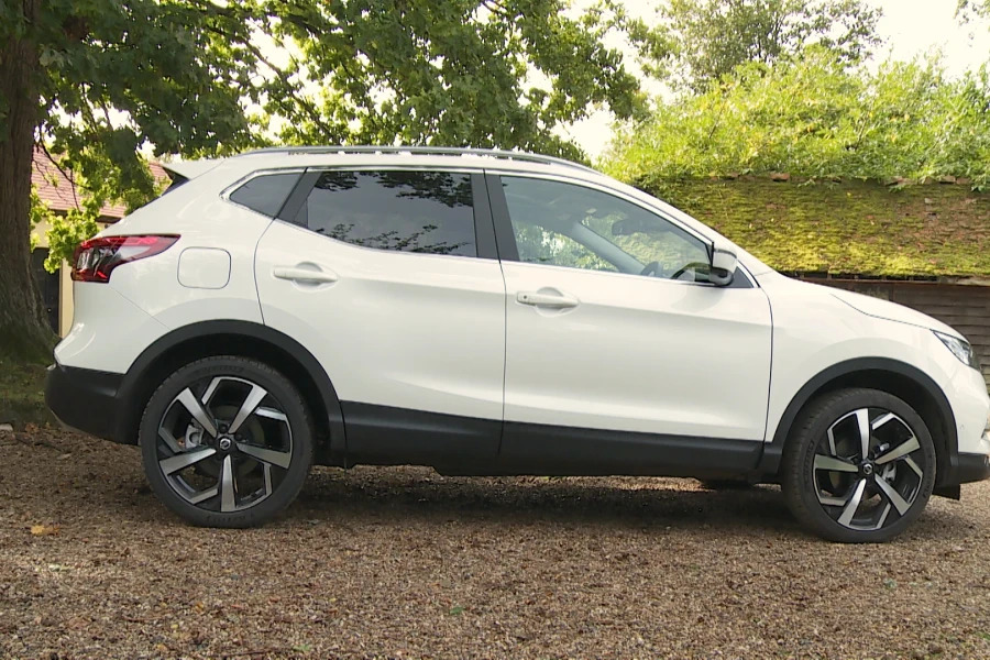 Nissan Qashqai Qashqai 1.3 Dig-t N-connecta Hatchback Silver