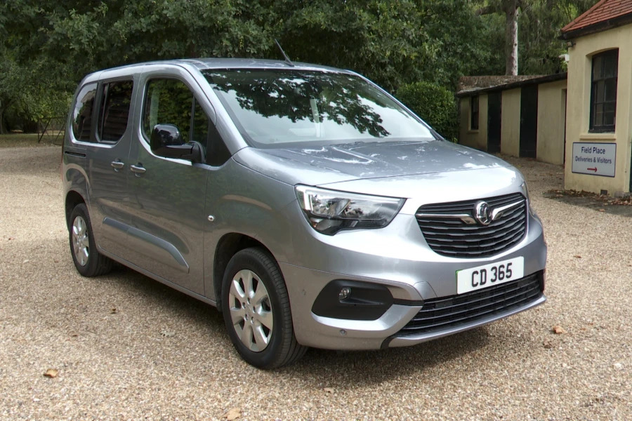Vauxhall Combo-e Life Combo Life 100Kw Se 50Kwh 7 Seat Estate Blue