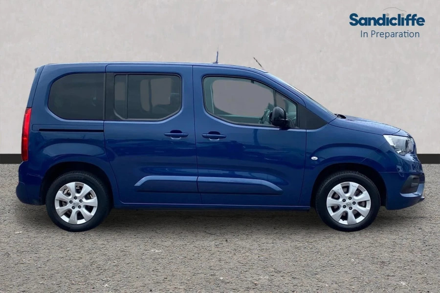 Vauxhall Combo-e Life Combo Life 100Kw Se 50Kwh 7 Seat Estate Blue #4