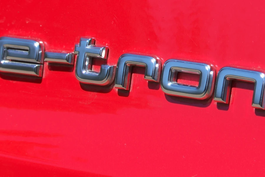 Audi E-tron E-tron 230Kw 50 Quattro 71Kwh S Line Hatc Blue #2