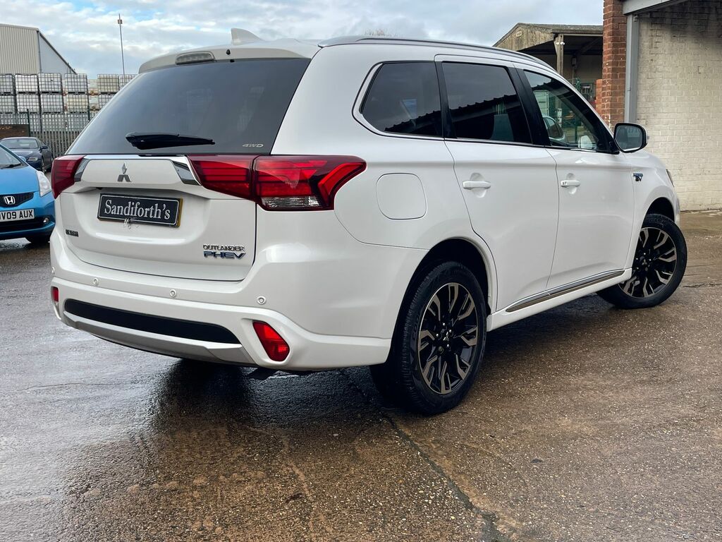 Mitsubishi Outlander 2.0H 12Kwh Gx4hs Suv Plug-in Hybrid Cvt White #5