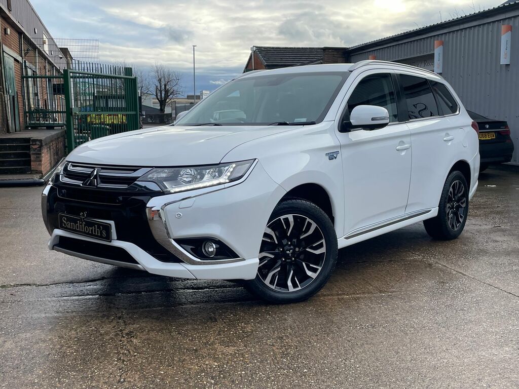 Mitsubishi Outlander 2.0H 12Kwh Gx4hs Suv Plug-in Hybrid Cvt White #3