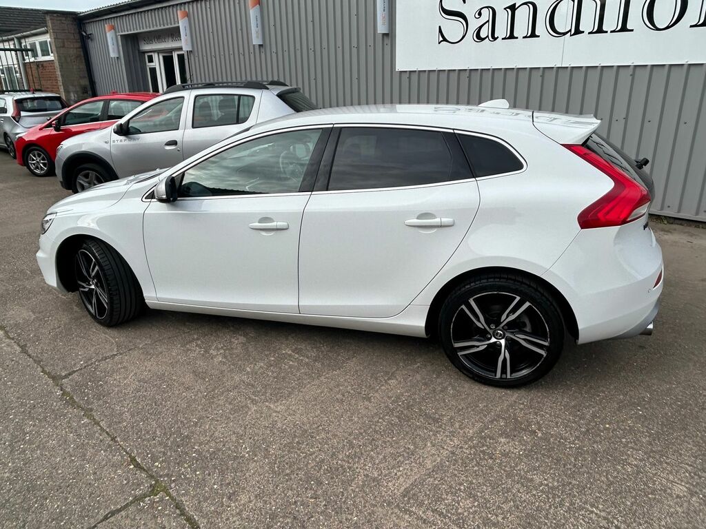 Volvo V40 2.0 T3 Gpf R-design Pro Hatchback Manua MD18OCO White #4