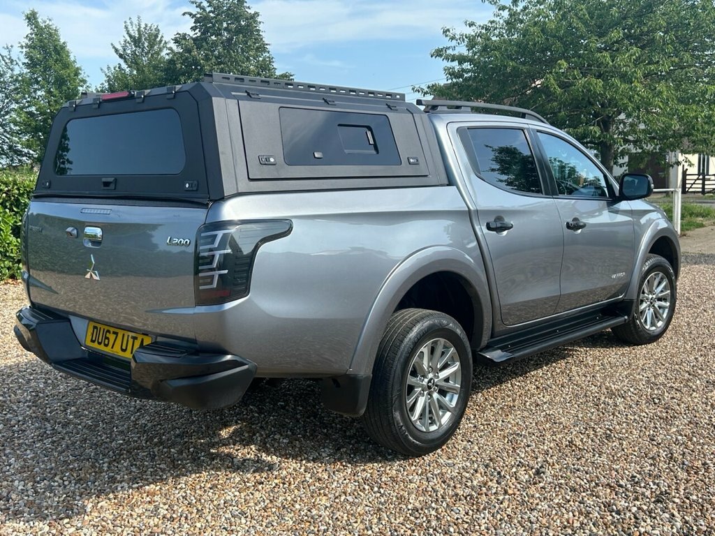 Mitsubishi L200  Black #10