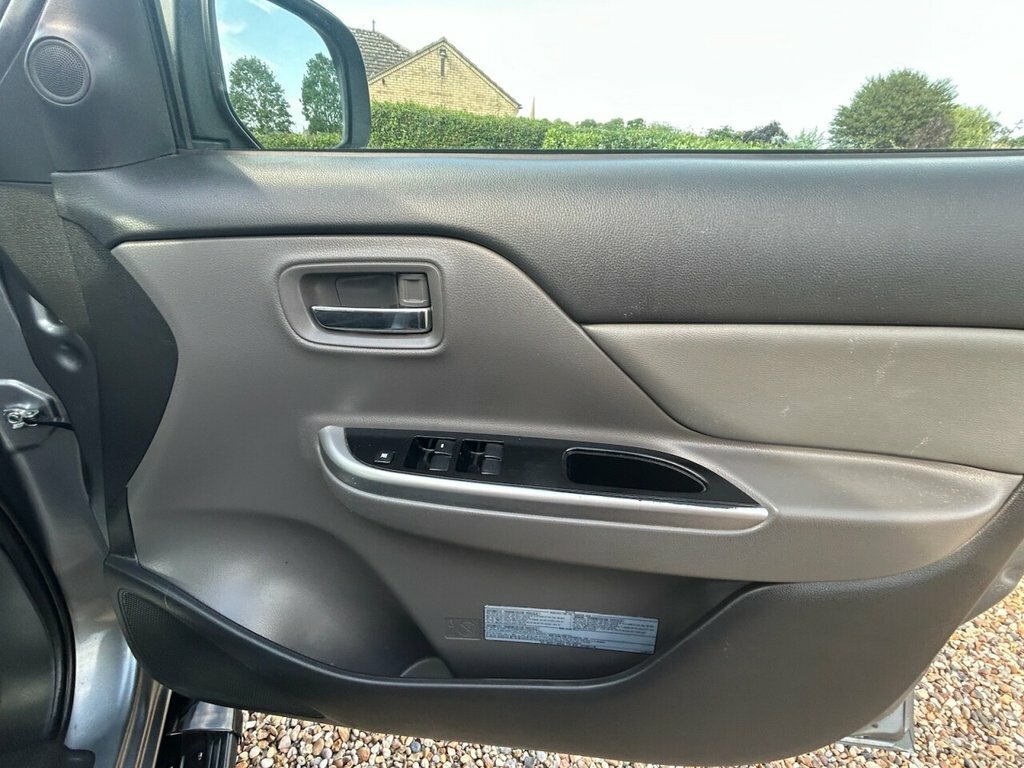 Mitsubishi L200  Black #29