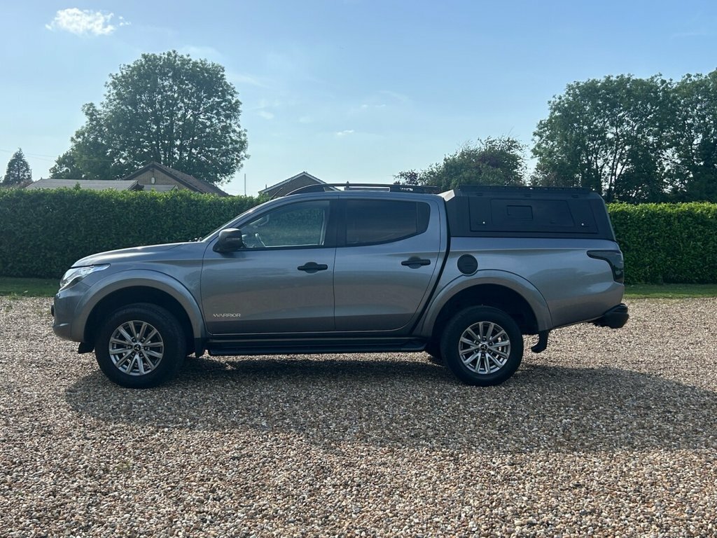 Mitsubishi L200  Black #12