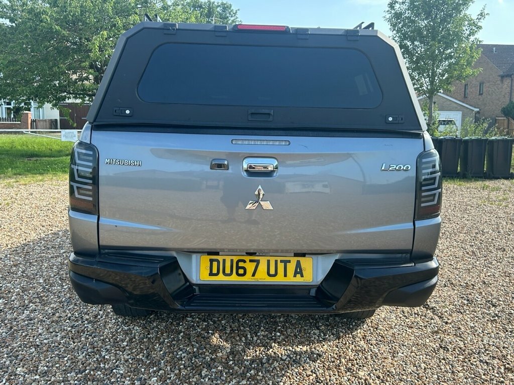 Mitsubishi L200  Black #7