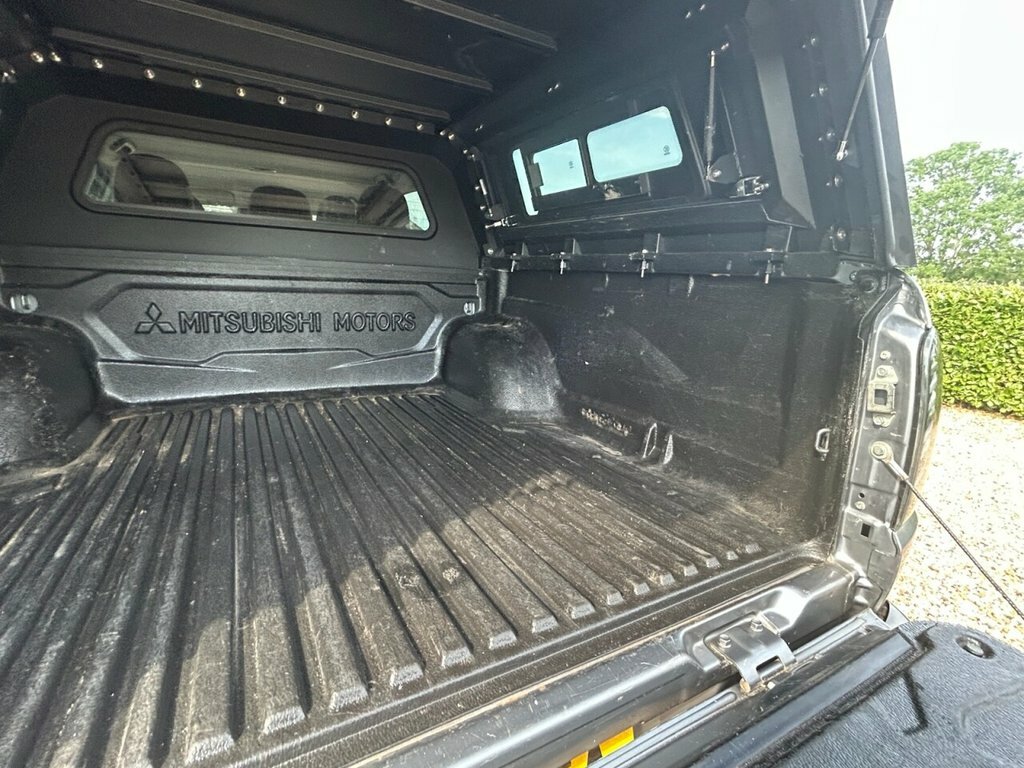 Mitsubishi L200  Black #38