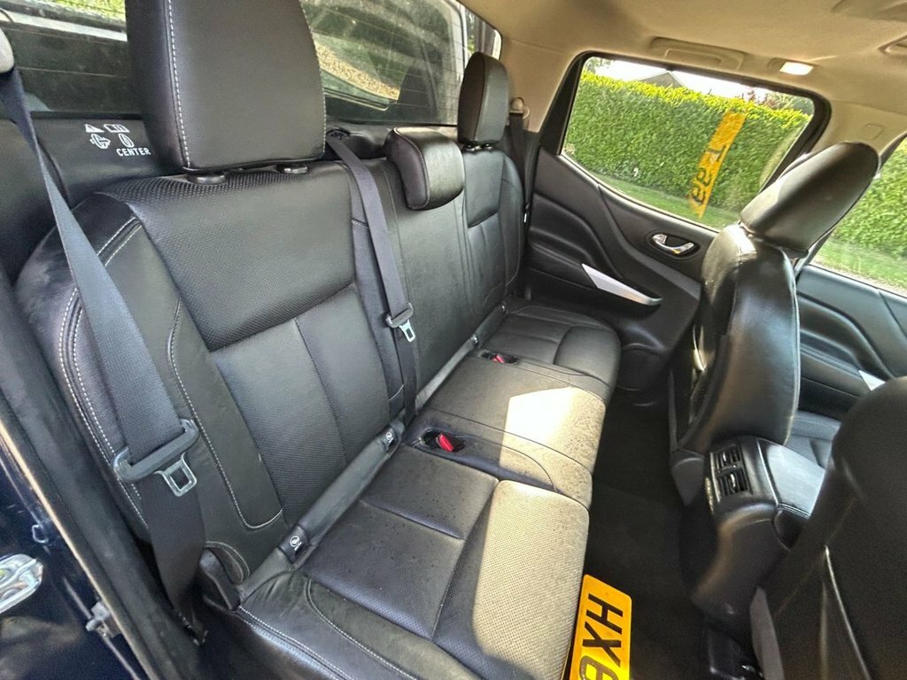 Nissan Navara Tekna Black #36