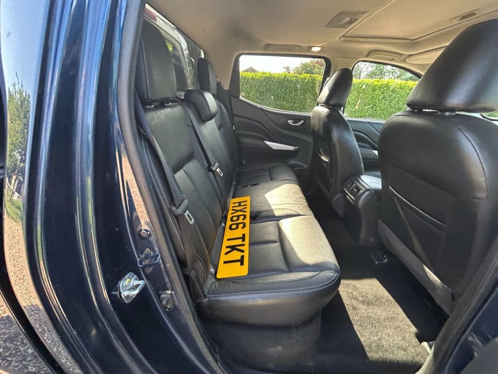 Nissan Navara Tekna Black #34