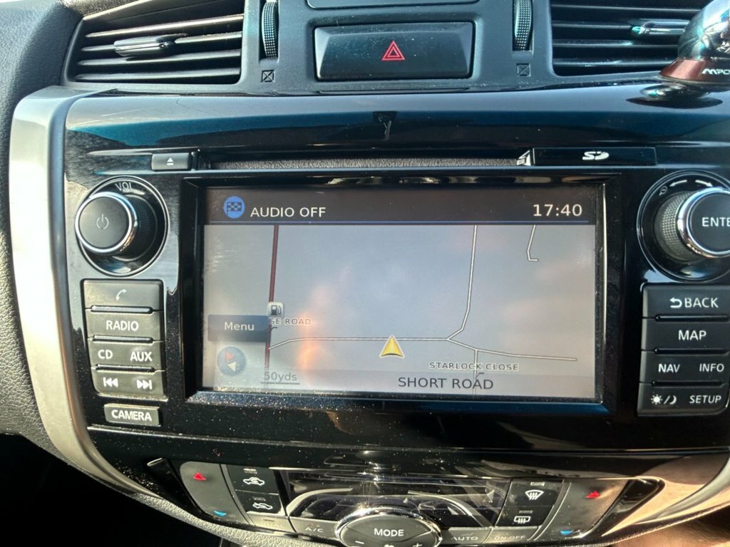 Nissan Navara Tekna Black #46
