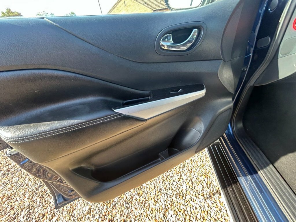 Nissan Navara Tekna Black #25