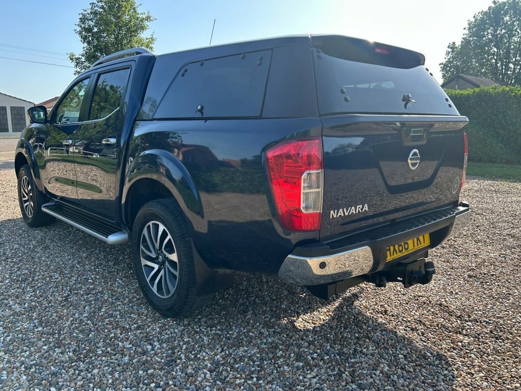 Nissan Navara Tekna Black #66