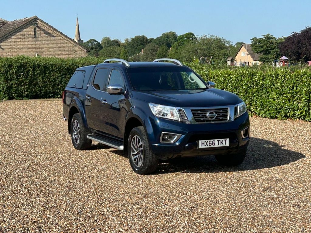Nissan Navara Tekna Black #59