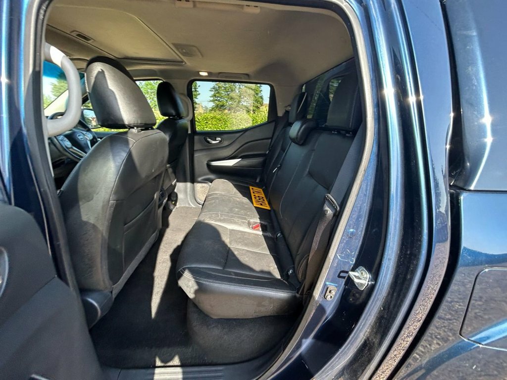 Nissan Navara Tekna Black #27