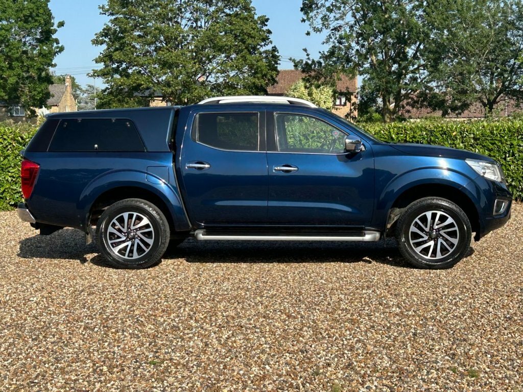 Nissan Navara Tekna Black #55