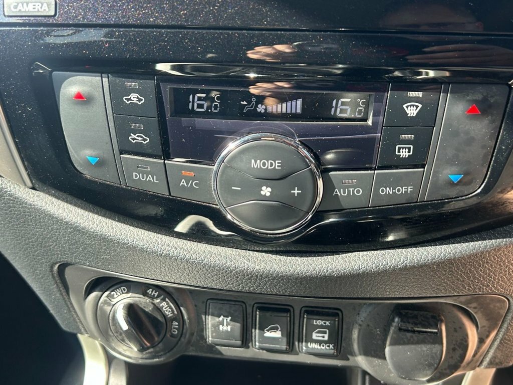 Nissan Navara Tekna Black #52