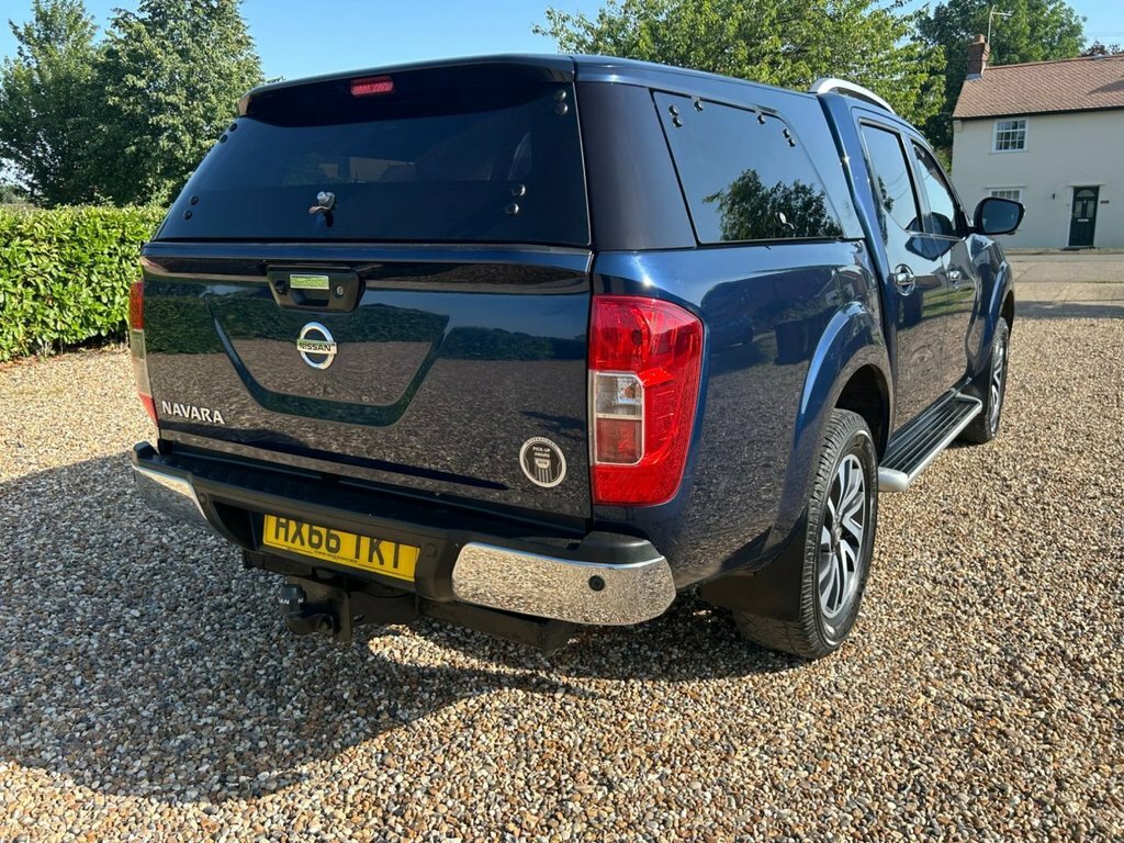 Nissan Navara Tekna Black #69