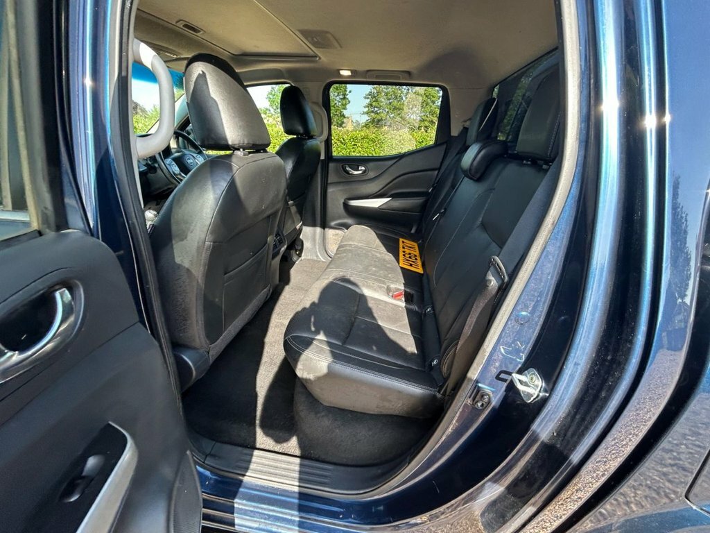 Nissan Navara Tekna Black #26