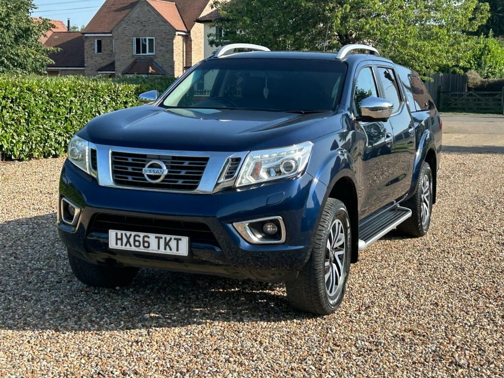 Nissan Navara Tekna Black #15