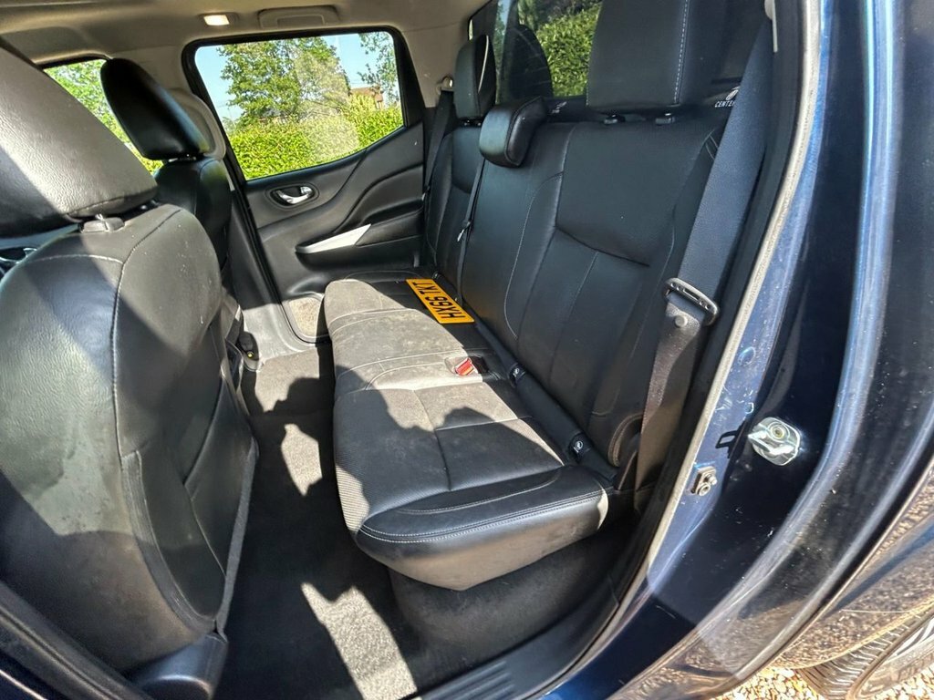 Nissan Navara Tekna Black #28