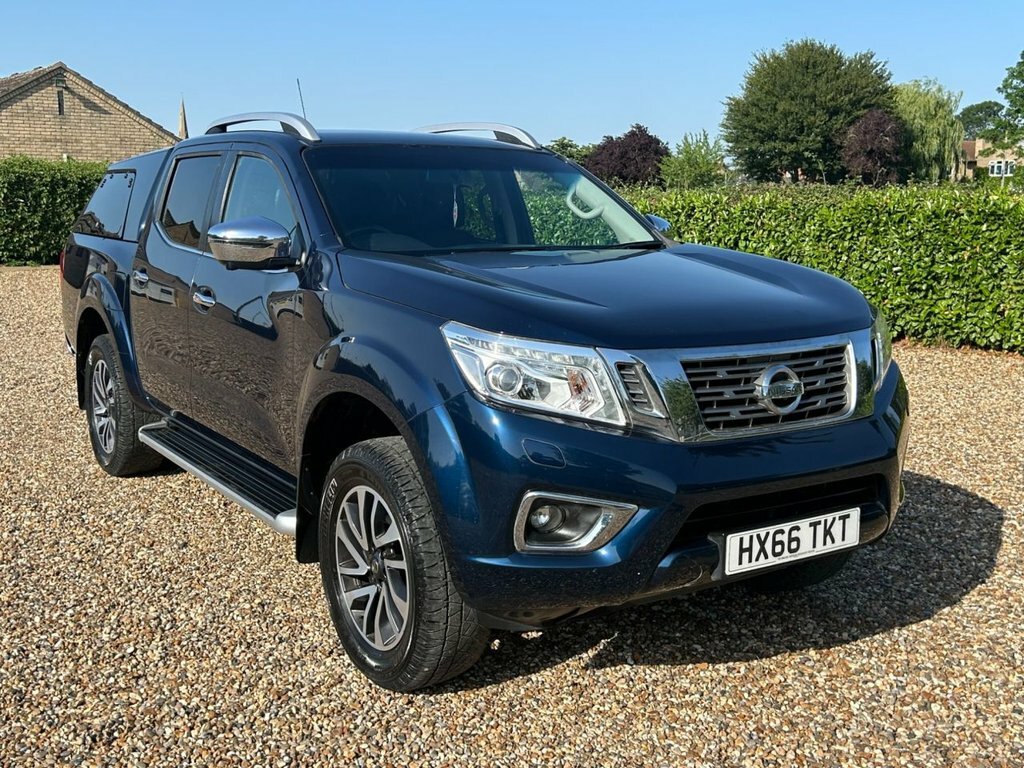 Nissan Navara Tekna Black #72