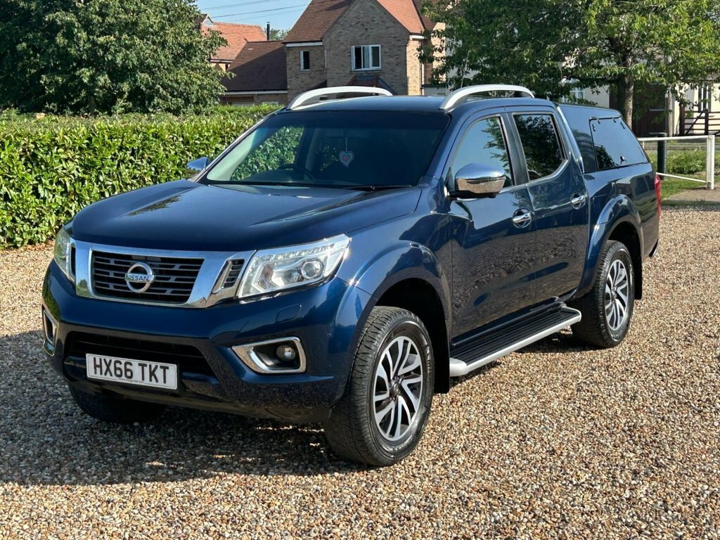 Nissan Navara Tekna Black #14